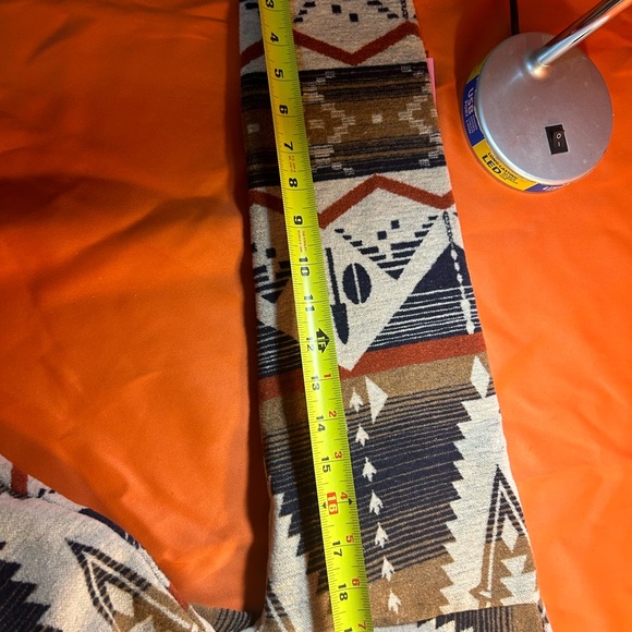 Over Sized Jacket. Buttons. Large Pockets. Aztec. Yellowstone. Dutton Ranch. - Picture 9 of 17